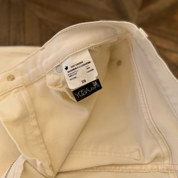 Like New Cream Yoga Jeans Size 29 Mid Rise, Natural Stretch. - Picture 3 of 10